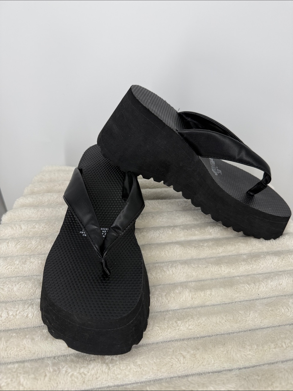 H&M Wedge Black Platform Faux Leather Thong Flip Flops size 10